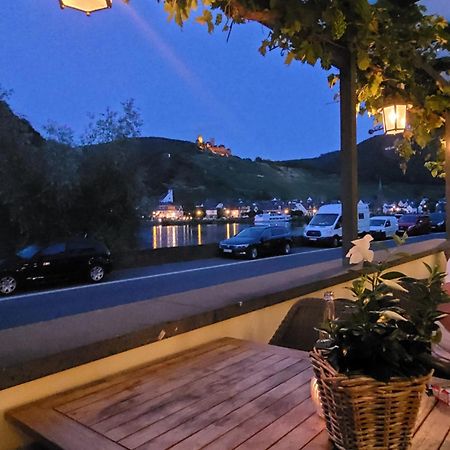 Gaestehaus Burgberg, Weinhaus Fries Kattenes Екстериор снимка