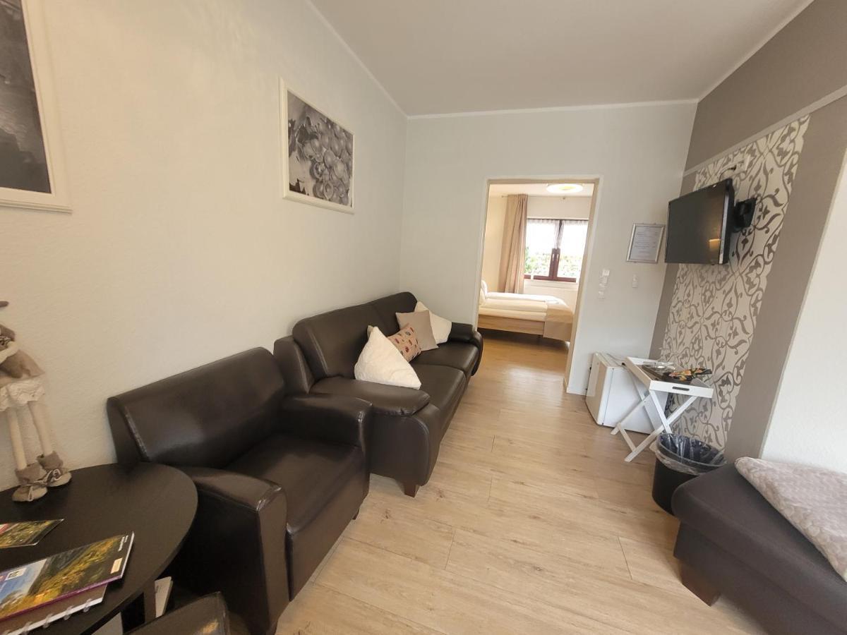 Gaestehaus Burgberg, Weinhaus Fries Kattenes Екстериор снимка
