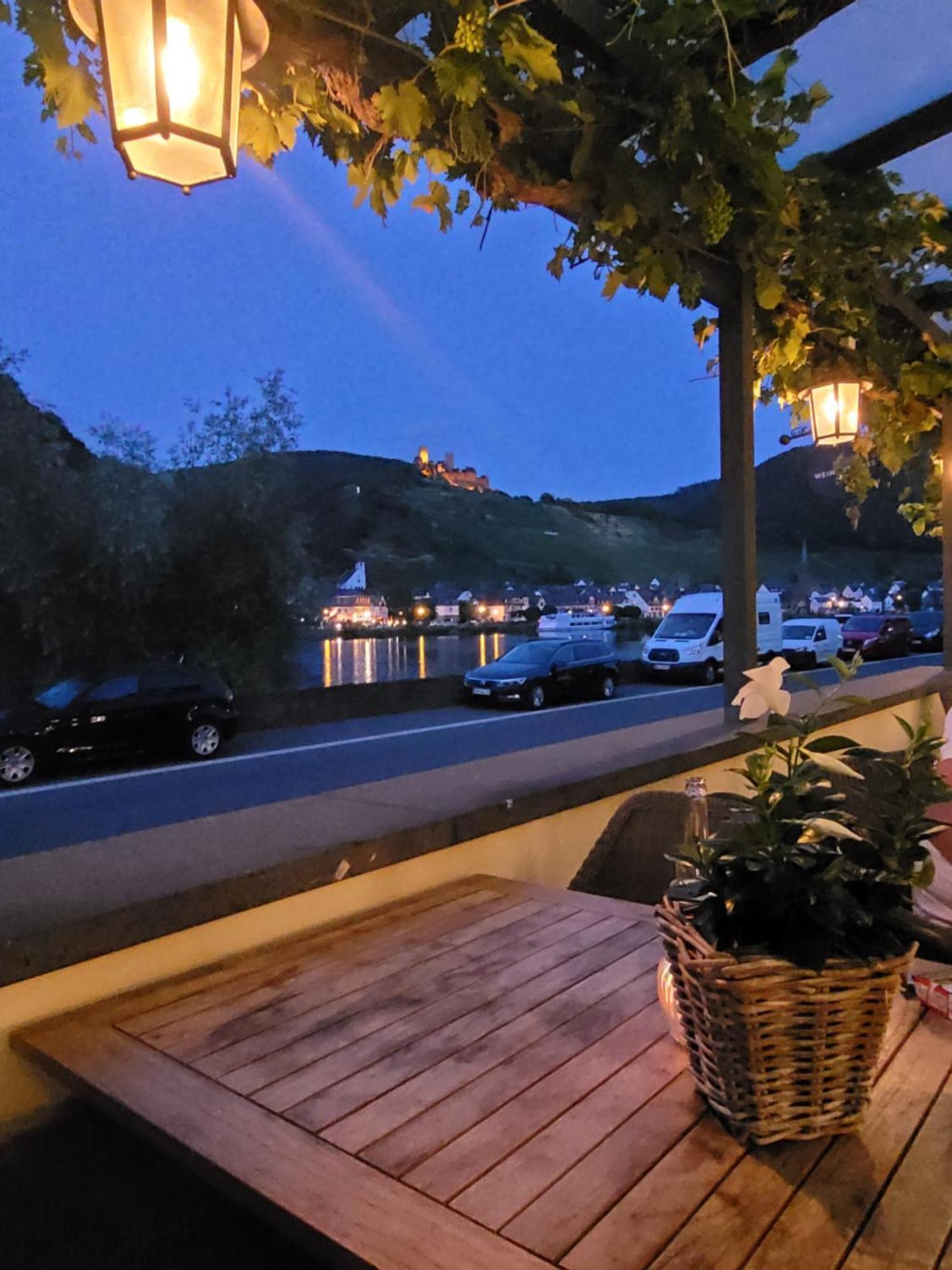 Gaestehaus Burgberg, Weinhaus Fries Kattenes Екстериор снимка