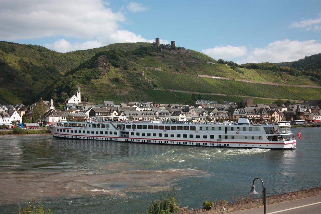 Gaestehaus Burgberg, Weinhaus Fries Kattenes Екстериор снимка