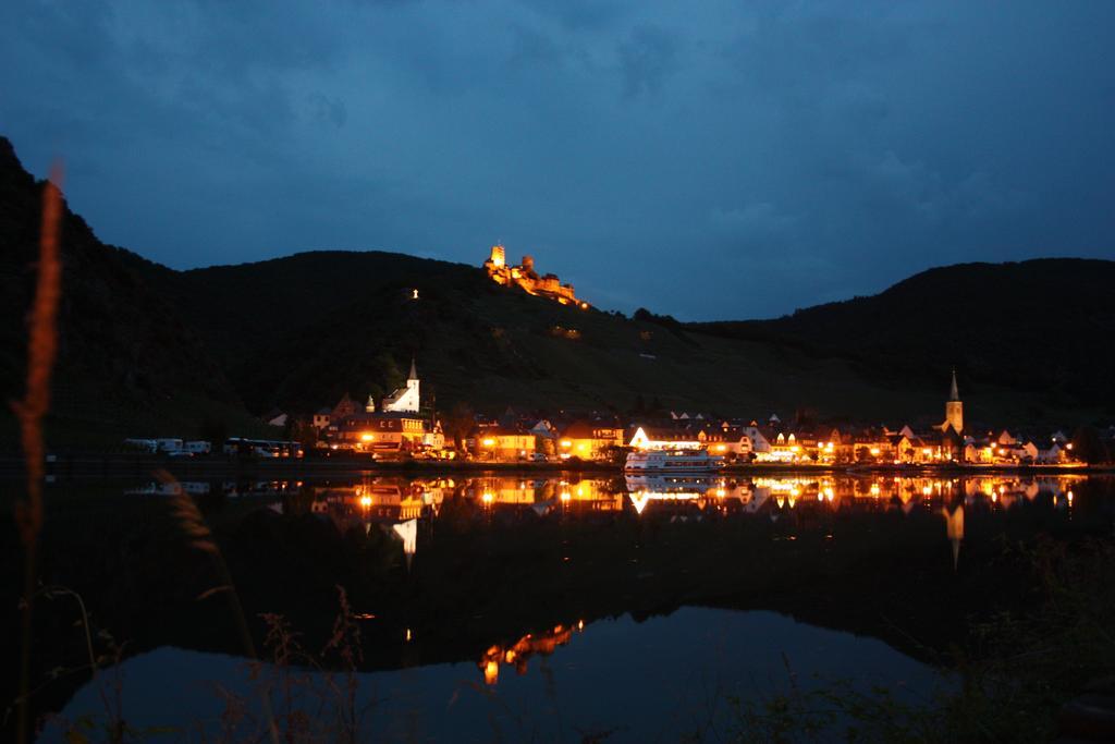 Gaestehaus Burgberg, Weinhaus Fries Kattenes Екстериор снимка