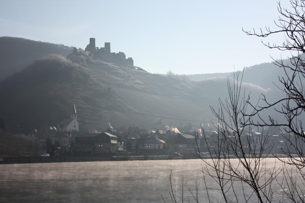 Gaestehaus Burgberg, Weinhaus Fries Kattenes Екстериор снимка