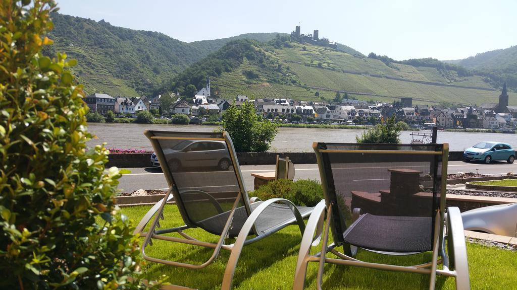 Gaestehaus Burgberg, Weinhaus Fries Kattenes Екстериор снимка
