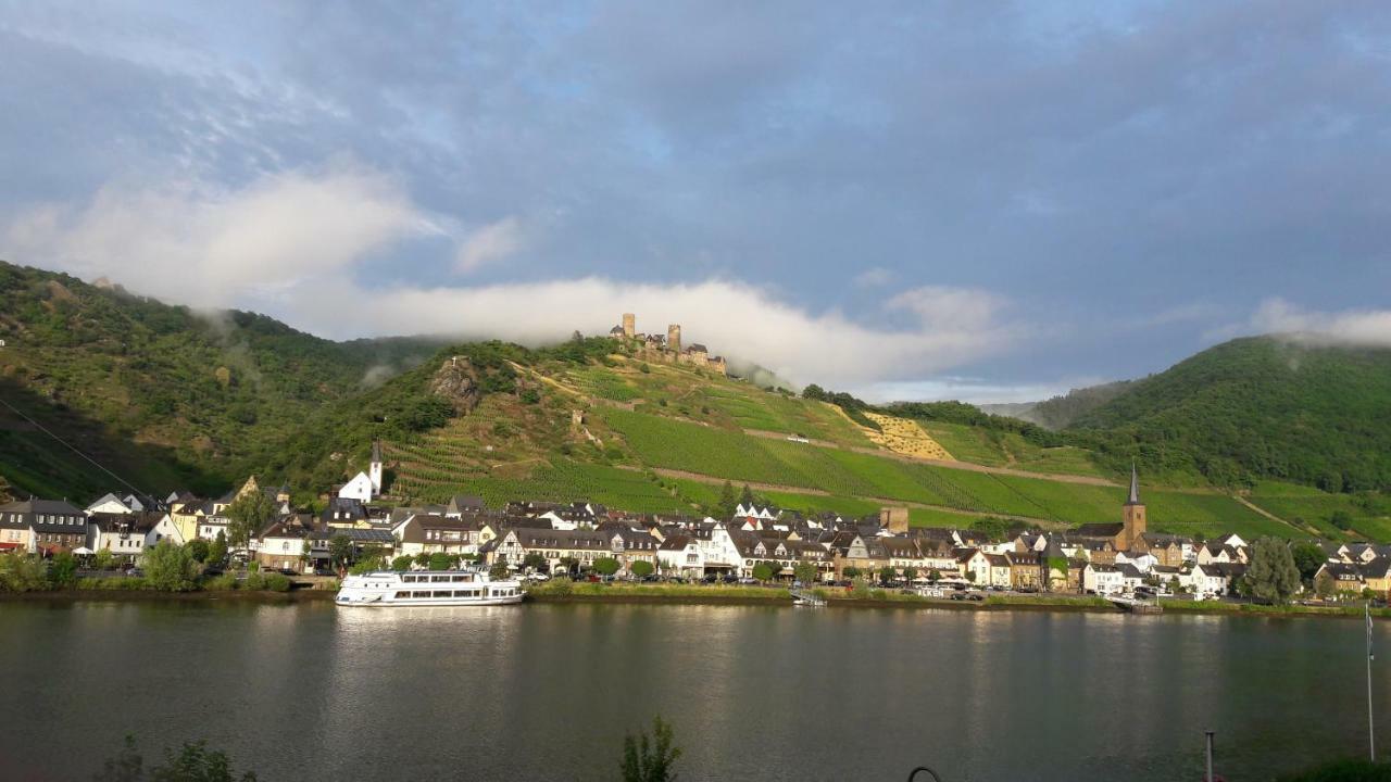 Gaestehaus Burgberg, Weinhaus Fries Kattenes Екстериор снимка